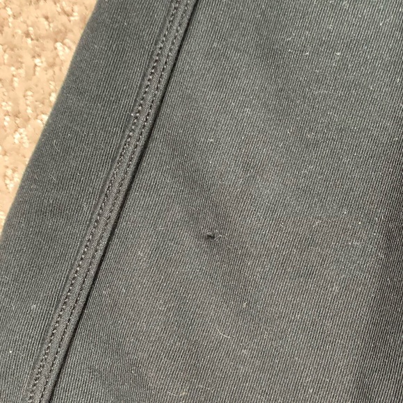 Nike dryfit compression capri with tulip hem - Picture 6 of 6